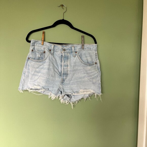 Levi's 501 Jean Shorts Light Blue Frayed Denim Size W32 32 14 - Picture 2 of 11